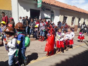Los estudiantes de kínder derrochan alegría.