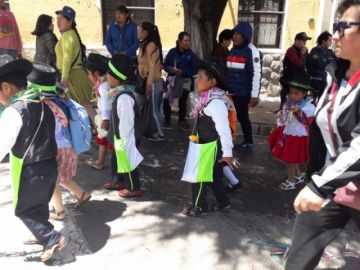 Los estudiantes de kínder derrochan alegría.