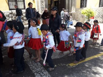 Los estudiantes de kínder derrochan alegría.