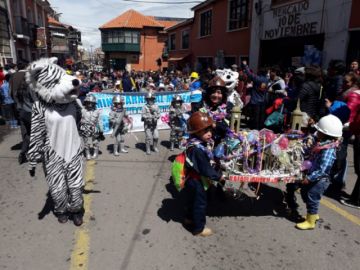Los estudiantes de kínder derrochan alegría.