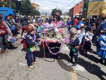 Los estudiantes de kínder derrochan alegría.