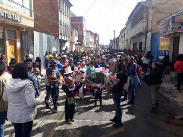 Los estudiantes de kínder derrochan alegría.