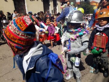 Los estudiantes de kínder derrochan alegría.