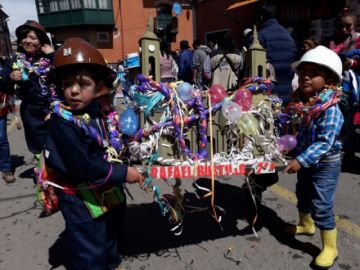 Los estudiantes de kínder derrochan alegría.