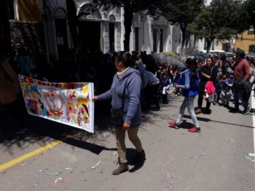 Los estudiantes de kínder derrochan alegría.