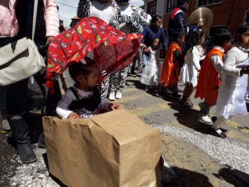 Los estudiantes de kínder derrochan alegría.