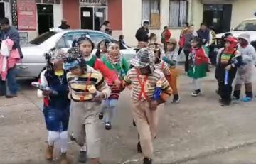 Los alumnos se divirtieron por las calles.