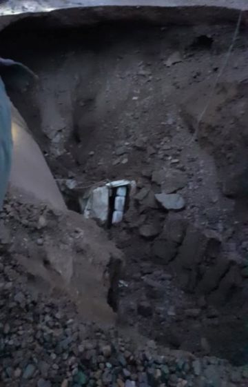 El vehículo quedó sepultado.