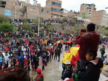 La avenida Tinkuy fue el escenario del derroche de la alegría juvenil.