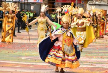 La danza de los incas, hijos del sol, en el mismo Carnaval.