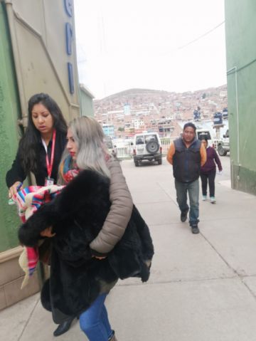 Fue encontrada en la puerta de un domicilio.