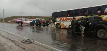 La probable causa del accidente sería el exceso de velocidad e invasión de carril.