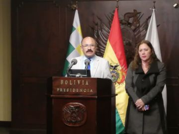 El titular del Ministerio de Salud, Anibal Cruz, brindó su informe en conferencia de prensa.