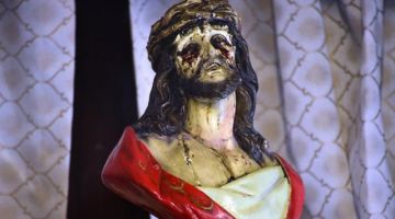 Creyentes del Cristo que Llora dan gracias por la salud y la fe