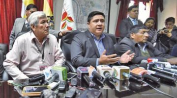 El ministro de Trabajo, Óscar Mercado, en conferencia de prensa.