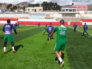 Entrenan en el estadio 