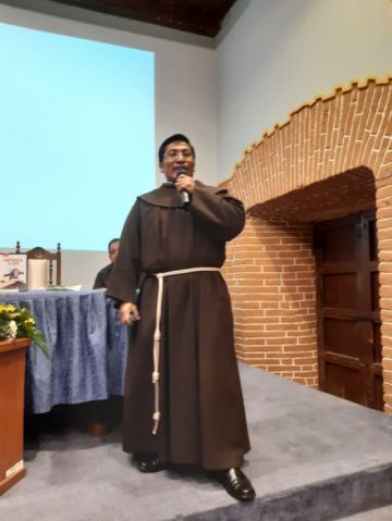 El sacerdote presentó su trabajo en la Casa Nacional de Moneda.