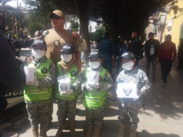 Los voluntarios esperan la ayuda ciudadana.
