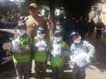 Los voluntarios esperan la ayuda ciudadana.