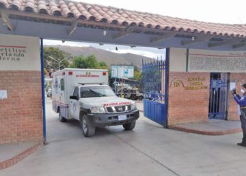 La ambulancia recogió a los supuestos infectados y los llevó al Centro Regulador de Urgenciasy Emergencias Médicas (Cruem).