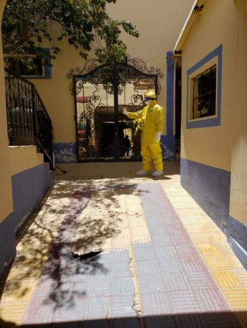 La desinfección se realizó con equipos de protección.