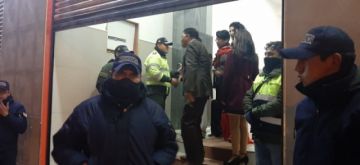 Desalojaron a las personas y se clausuró el salón. FOTO: INTENDENCIA MUNICIPAL