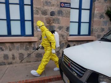 La desinfección se realizó con equipos de protección.
