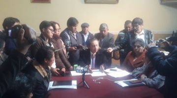 El ejecutivo y el Concejo se reunieron para analizar la situación.