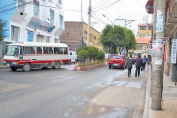 De a poco, las calles fueron despejándose de vehículos y personas.