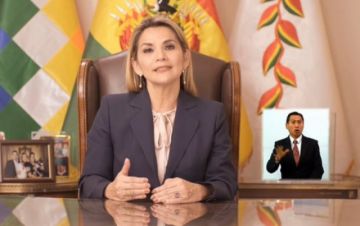 La presidenta del Estado, Jeanina Añez Chávez.