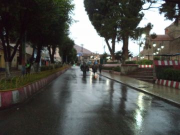 El personal policial y militar patrulla las calles hasta las 5:00.