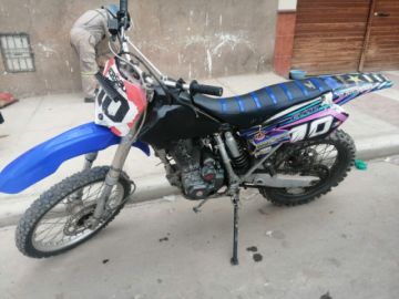 Esta es la motocicleta que abandonó el cómplice de la mujer