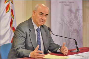 El ministro de Economía, José Luis Parada, brindó ayer, jueves, una conferencia de prensa.