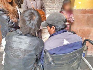No puede caminar ni mantener hijos