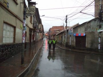 La Policía patrulla las calles, desde las 17:00, por 12 horas.