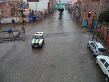 Las patrullas se desplazaron por la ciudad para controlar que no hayan transeuntes.