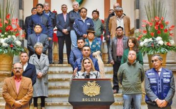 La presidenta transitoria, Jeanine Áñez, en conferencia de prensa.