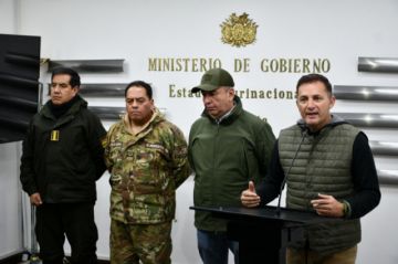 Conferencia de prensa de los ministros de Gobierno, Arturo Murillo, y de Defensa, Fernando López.