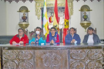 La conferencia de prensa ofrecida anoche.