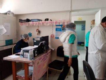 La concejala habló con el personal médico