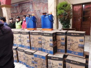 La entrega fue cerca a mediodía en la Gobernación.