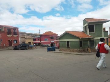 Solo carnicerías y tiendas abren sus puertas.