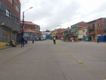 Solo carnicerías y tiendas abren sus puertas.