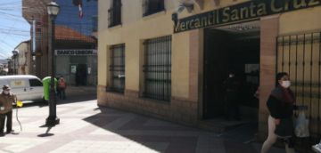 Las personas regresan a casa esta jornada de miércoles.