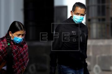 Los fallecimientos por coronavirus bordean el centenar en Ecuador