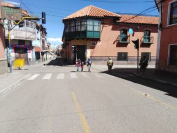 En día de cuarentena total hay personas que están en la calle