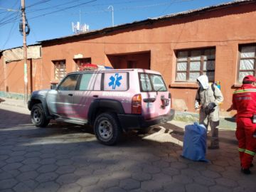 Desinfectaron desde camiones que llegaron de Chile, centros de salud, farmacias y otras oficinas. FOTO UNIDAD DE SALUD AMBIENTAL