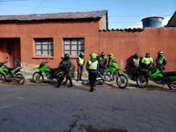 Desinfectaron desde camiones que llegaron de Chile, centros de salud, farmacias y otras oficinas. FOTO UNIDAD DE SALUD AMBIENTAL