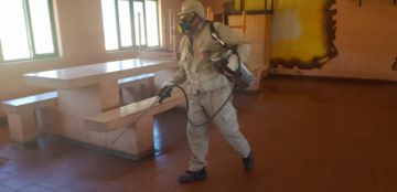 Desinfectaron desde camiones que llegaron de Chile, centros de salud, farmacias y otras oficinas. FOTO UNIDAD DE SALUD AMBIENTAL
