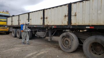 Desinfectaron desde camiones que llegaron de Chile, centros de salud, farmacias y otras oficinas. FOTO UNIDAD DE SALUD AMBIENTAL